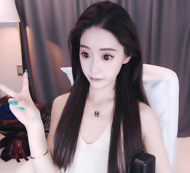 新主播,求照顾_艾纳 夏天 卑微天高清直播视频回放_在线观看 - yy直播